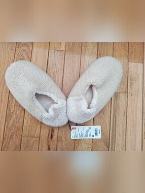 Uniqlo Women's Fleece Room Shoes — Off White